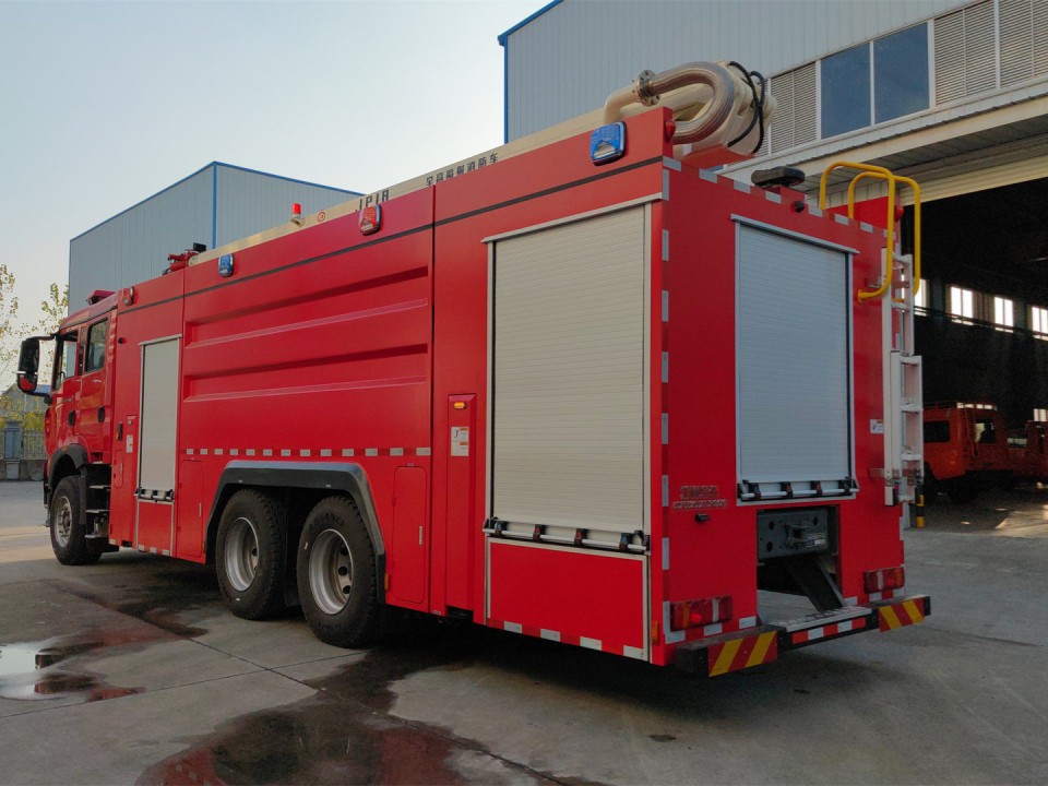 18米舉高噴射消防車(chē)圖片