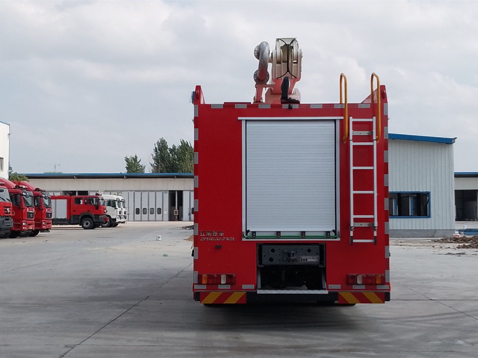 18米舉高噴射消防車(chē)圖片